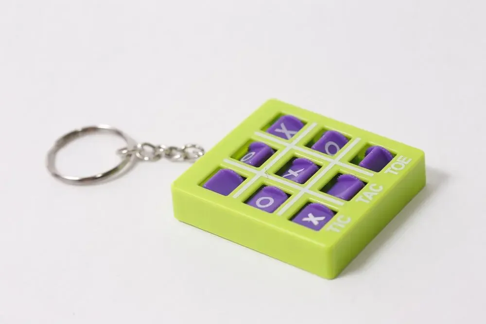 Tic Tac Toe Keychain Vintage Collectible Mini Game ~ 260622-WH 1281